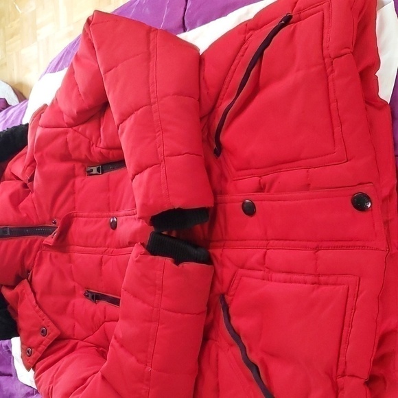 GUESS- Red/Black Goose Down Filled Coat Faux fur Detach hood Warm! Winter Sz.M - Picture 9 of 11